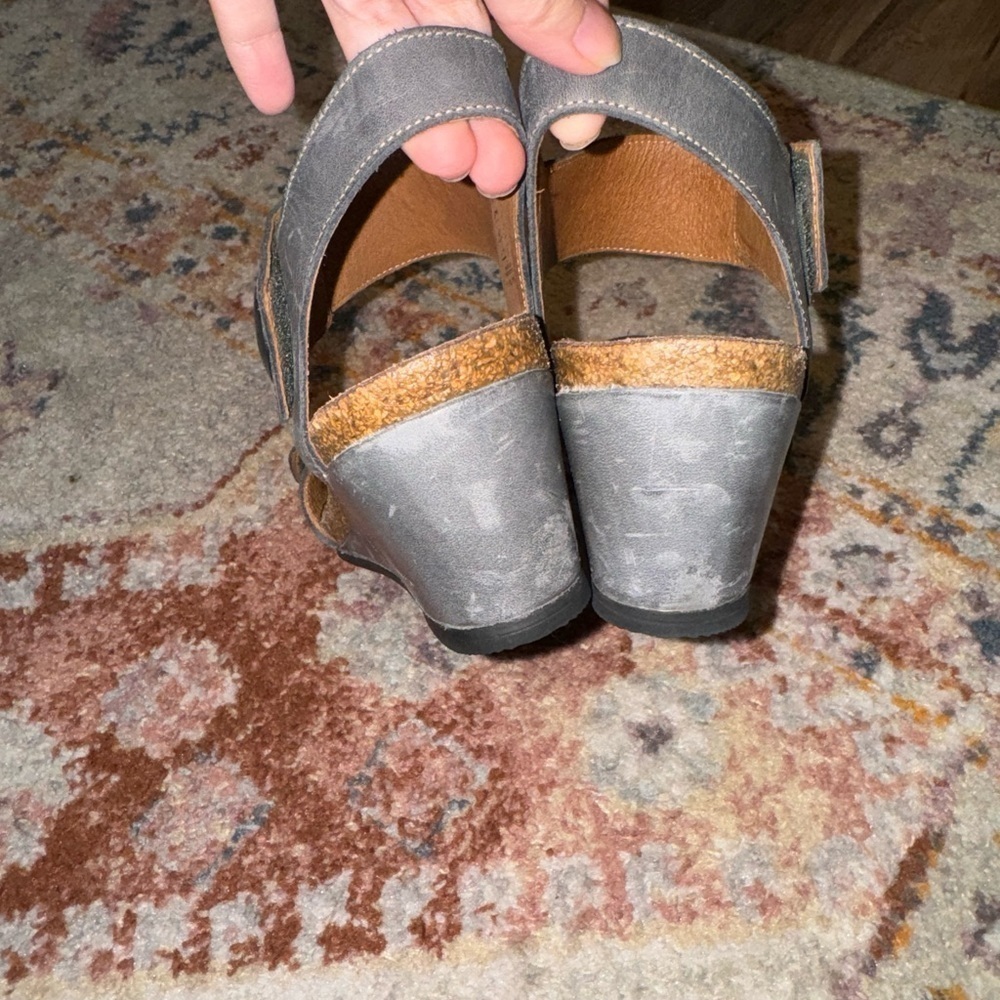 Taos Orthopedic Gray Leather Double Strap Cork Wedge Comfort Sandals Size 11 - Picture 9 of 9